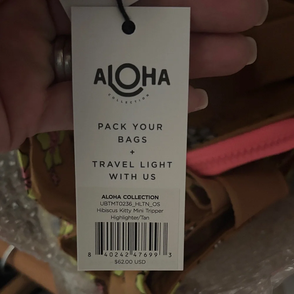 ALOHA Collection Mini Day Tripper Tote with Floral and Hello Kitty Design - Picture 3 of 4